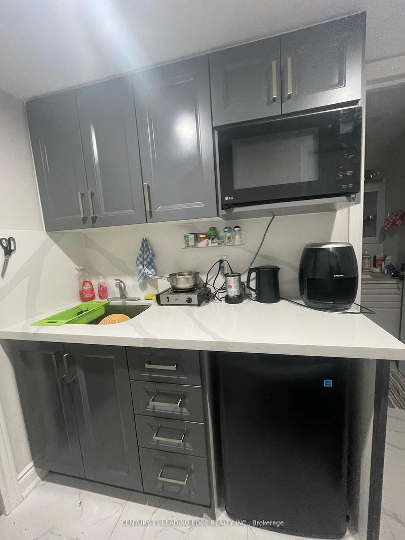 Side - 314 Grove St E, Barrie, L4M 5J3 | Image 2