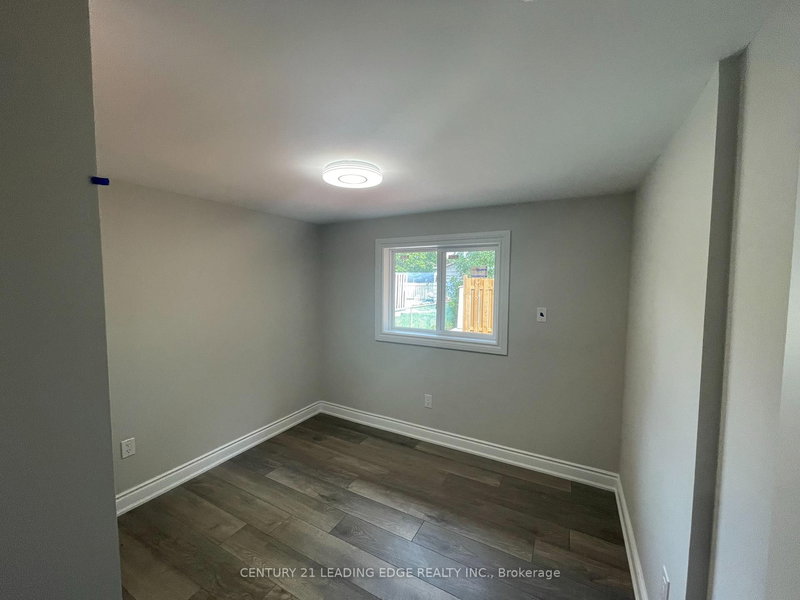 Side - 314 Grove St E, Barrie, L4M 5J3 | Image 3