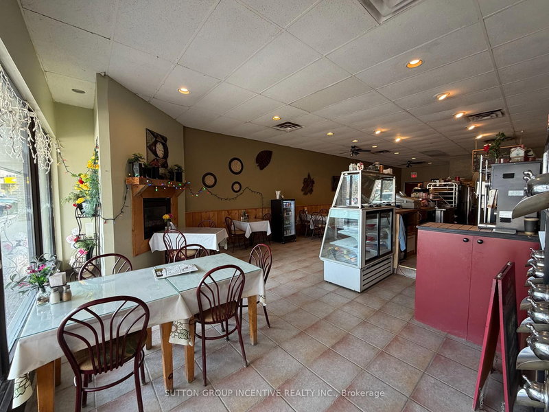 UNIT 2 - 221 Cundles Rd E, Barrie, L4N 4Y2 | Image 2