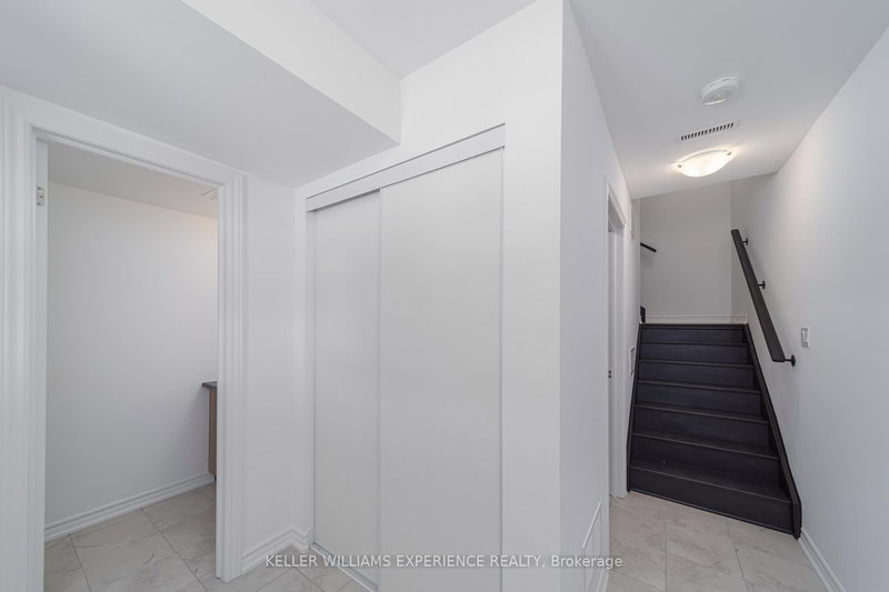 42 Hay Lane, Barrie, L9J 0T8 | Image 2