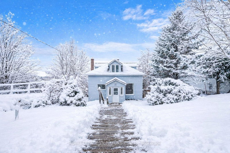 home for lease on 79 Poyntz Street