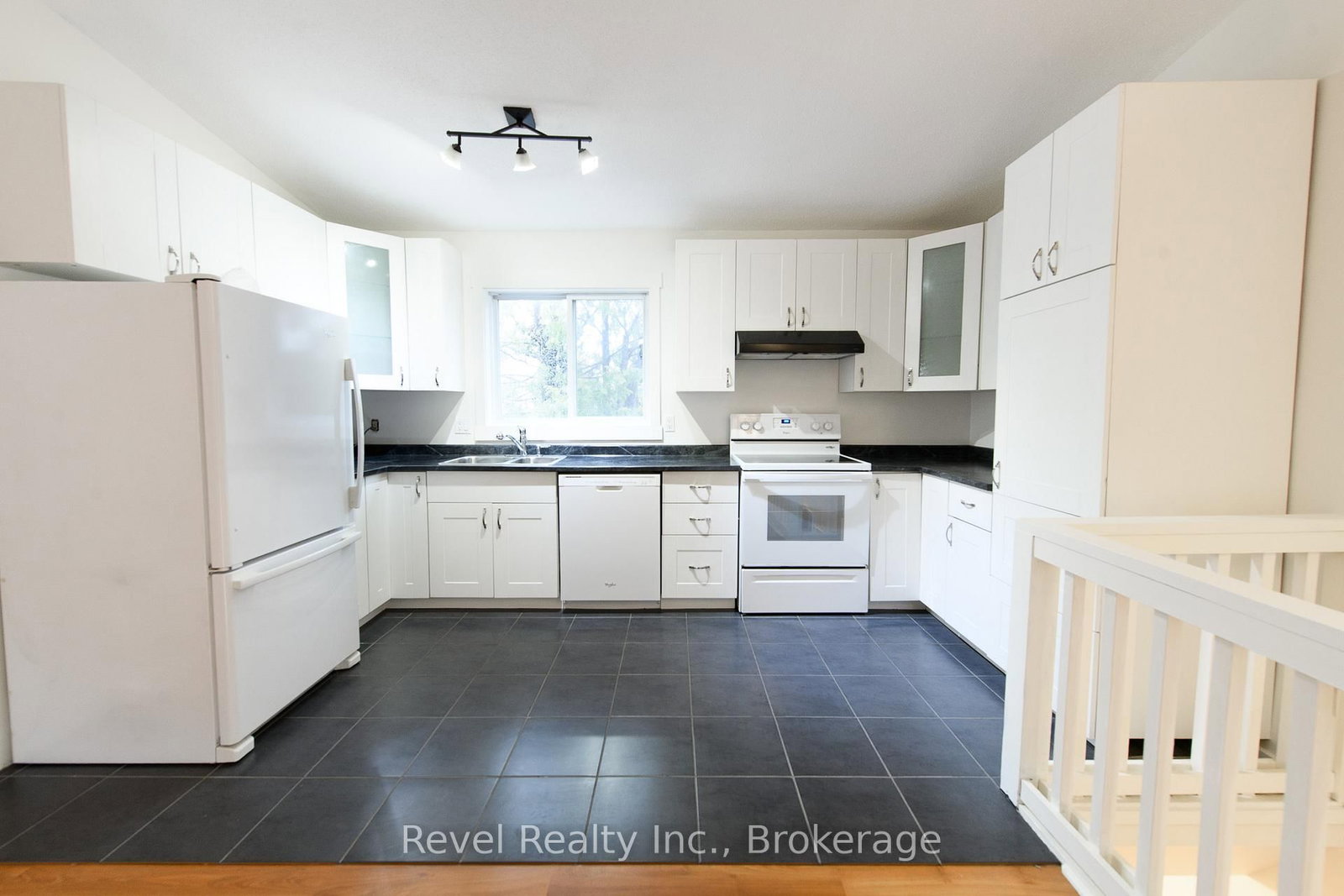 17 W Harbour Street • #227 • Collingwood, ON photo 12