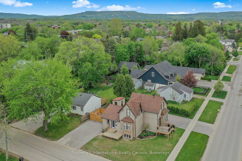 A&B - 218 Fifth St, Collingwood, L9Y 1X6 | Image 2