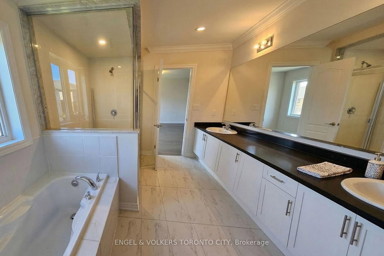 Detached House for sale at 24 Ludlow Drive, Barrie, Ontario, L9S 2Z8 - Rural Barrie Southeast - MLS: S12878382