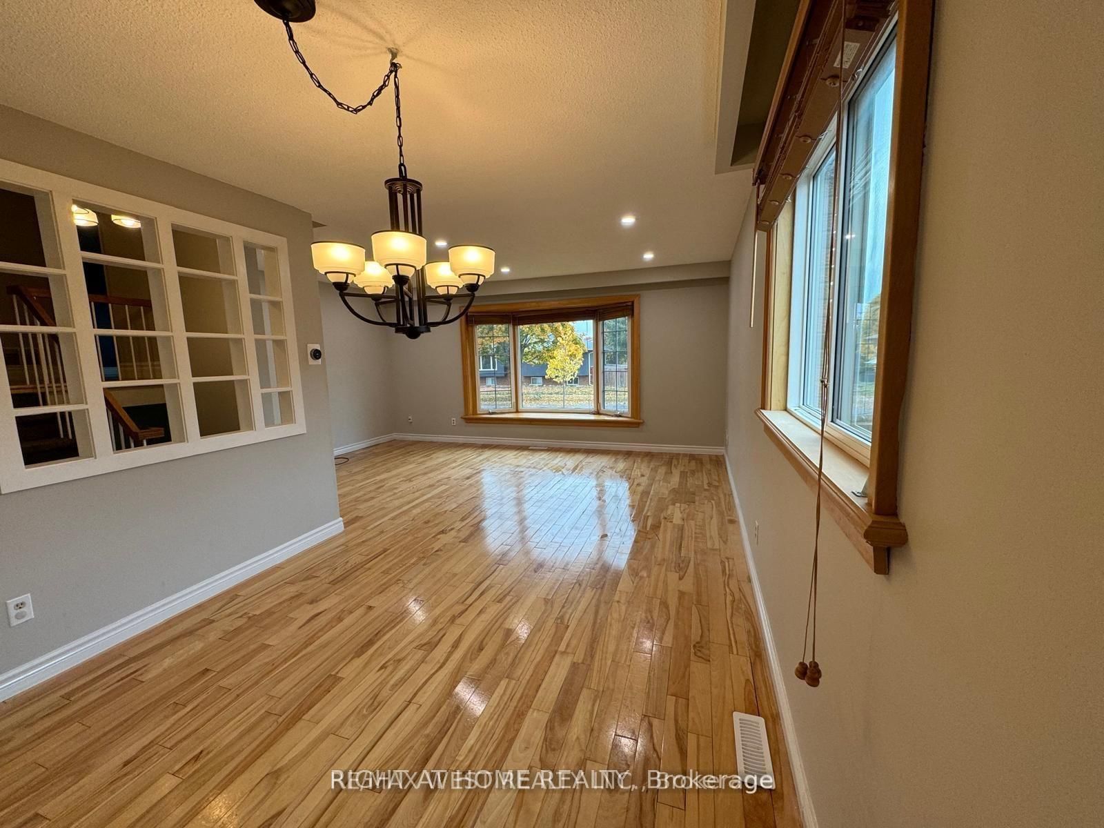 Detached House for sale at 43 Clover Avenue, Barrie, Ontario, L4N 5E2 - Allandale Heights - MLS: S12878972