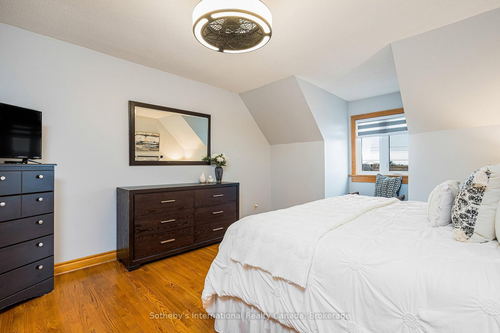 Detached House for sale at 154 Mary Street, Clearview, Ontario, L0M 1G0 - Creemore - MLS: S12879082