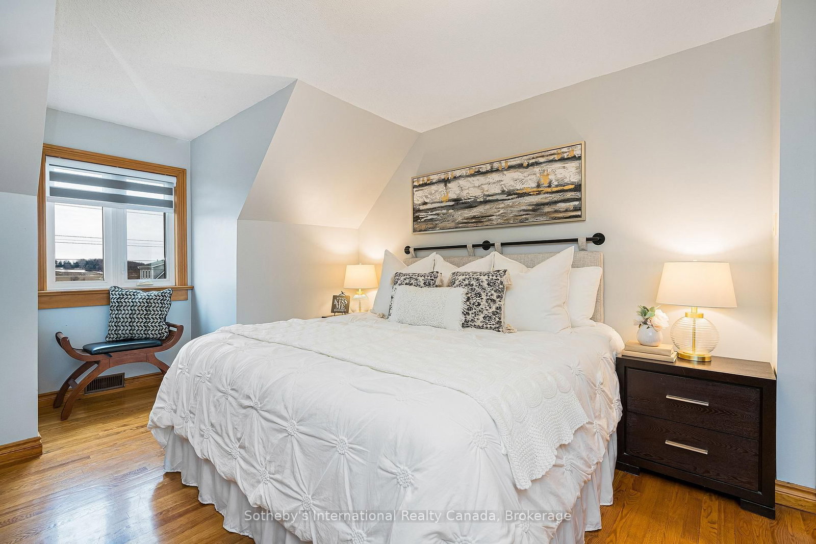 Detached House for sale at 154 Mary Street, Clearview, Ontario, L0M 1G0 - Creemore - MLS: S12879082