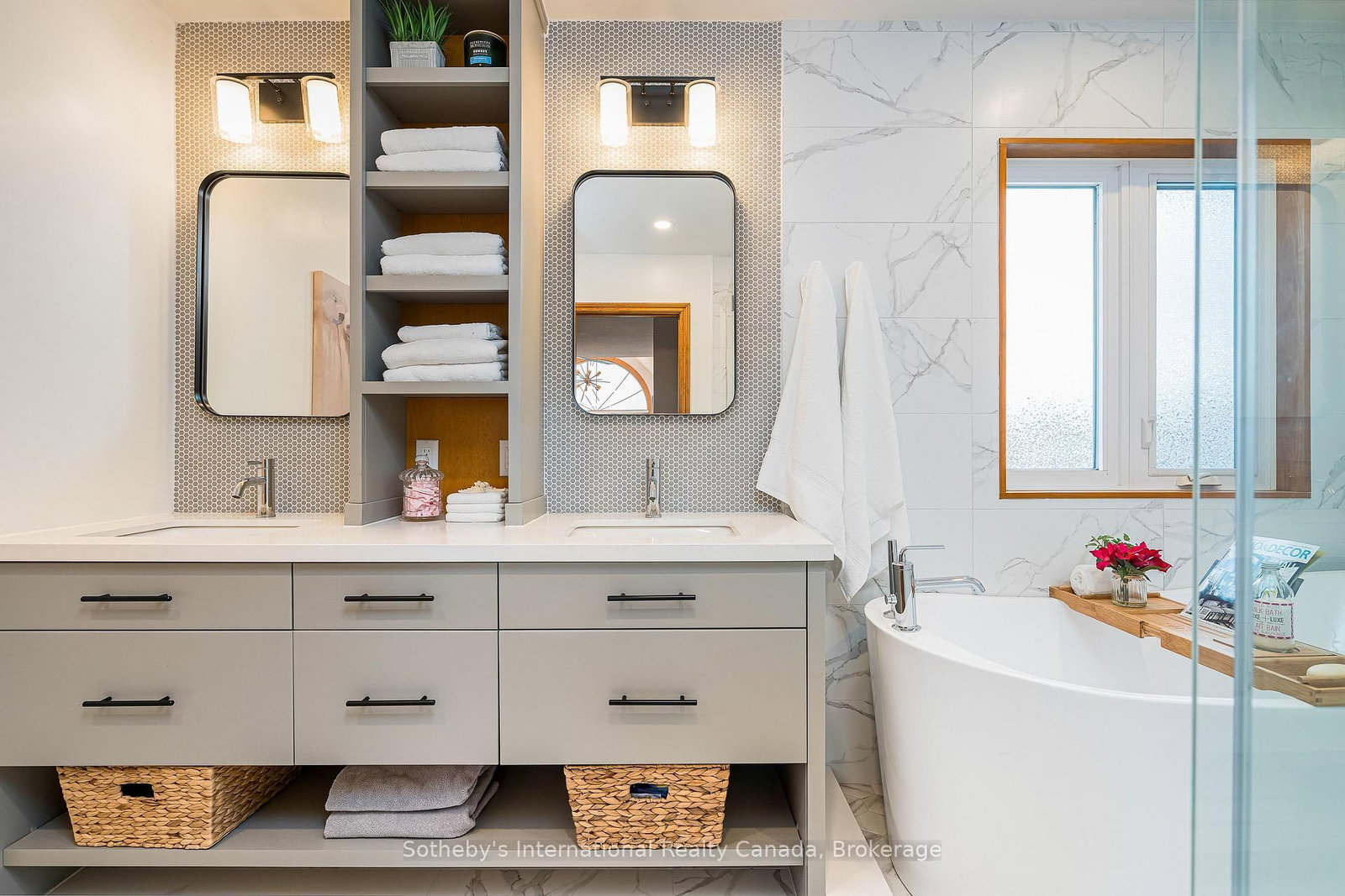 Detached House for sale at 154 Mary Street, Clearview, Ontario, L0M 1G0 - Creemore - MLS: S12879082