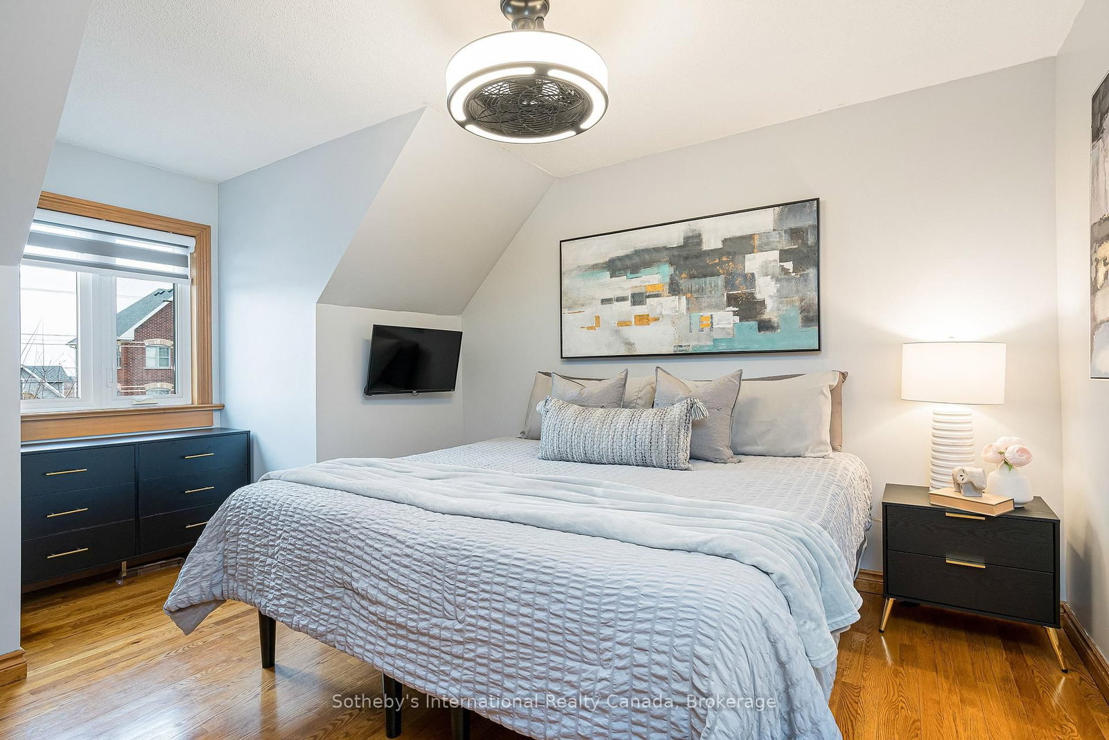 Detached House for sale at 154 Mary Street, Clearview, Ontario, L0M 1G0 - Creemore - MLS: S12879082