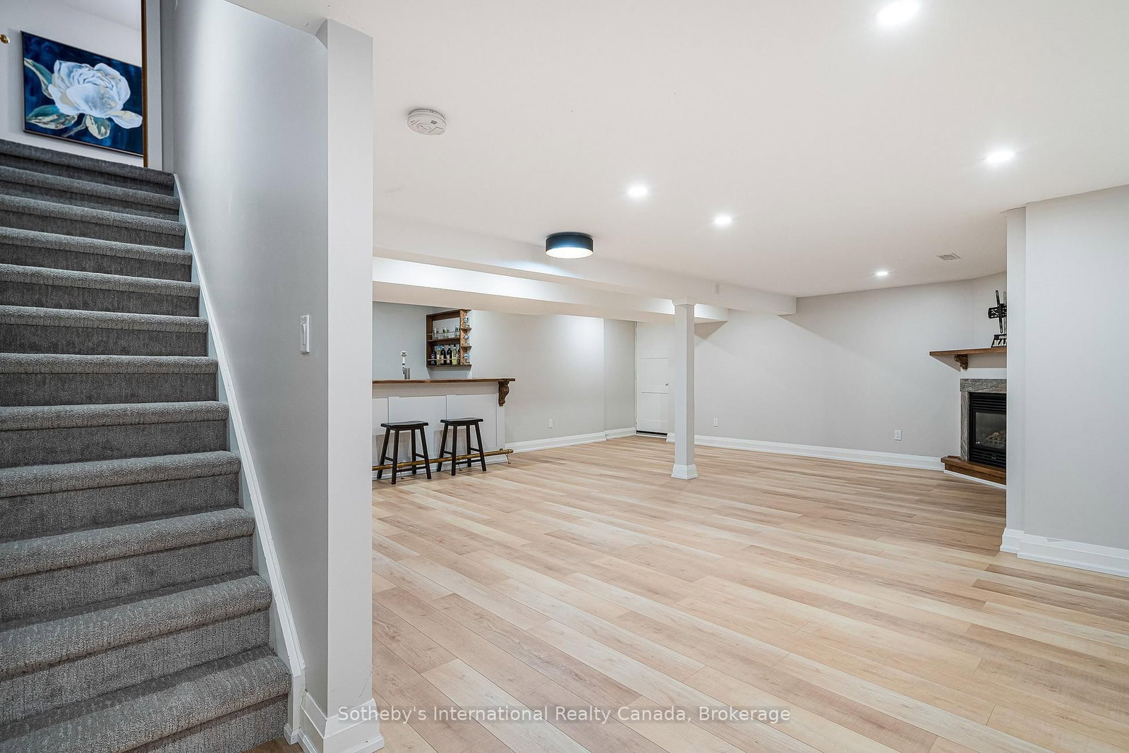 Detached House for sale at 154 Mary Street, Clearview, Ontario, L0M 1G0 - Creemore - MLS: S12879082