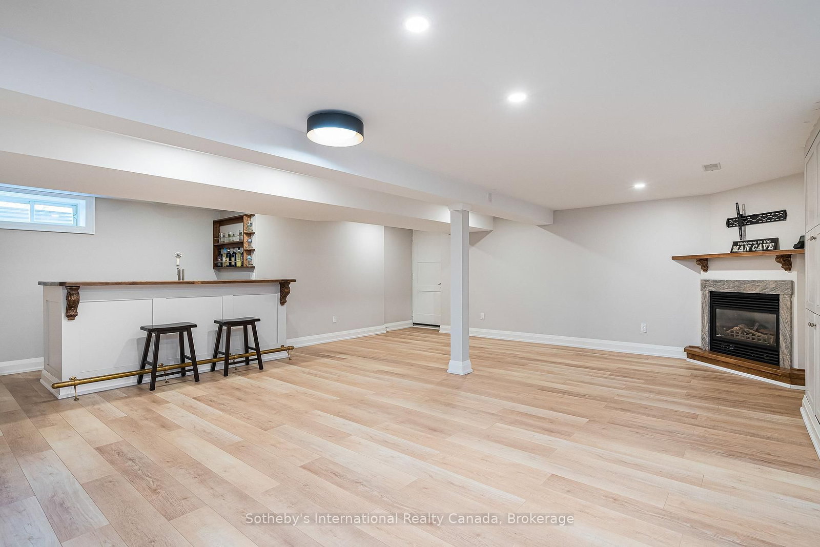 Detached House for sale at 154 Mary Street, Clearview, Ontario, L0M 1G0 - Creemore - MLS: S12879082