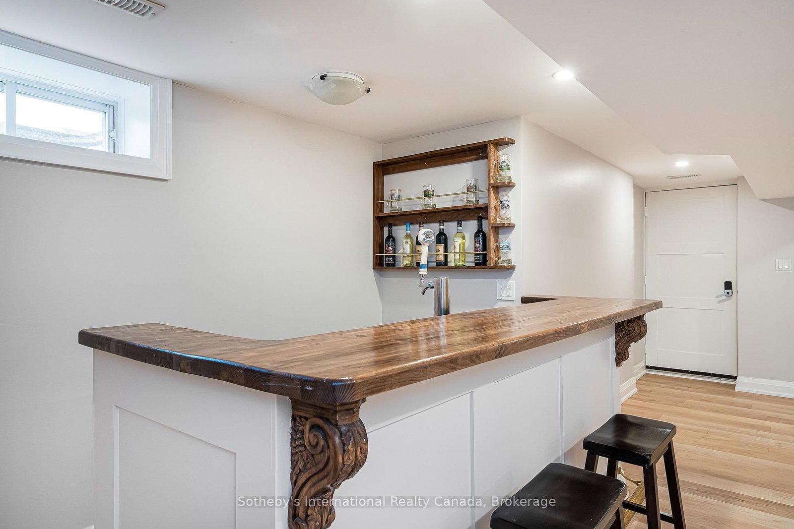 Detached House for sale at 154 Mary Street, Clearview, Ontario, L0M 1G0 - Creemore - MLS: S12879082