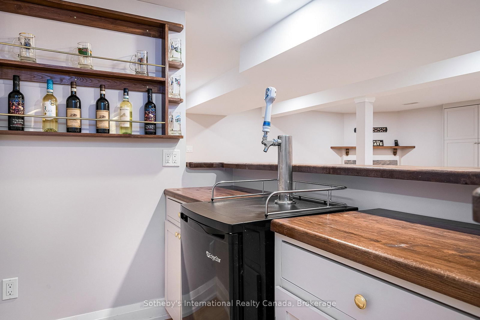 Detached House for sale at 154 Mary Street, Clearview, Ontario, L0M 1G0 - Creemore - MLS: S12879082