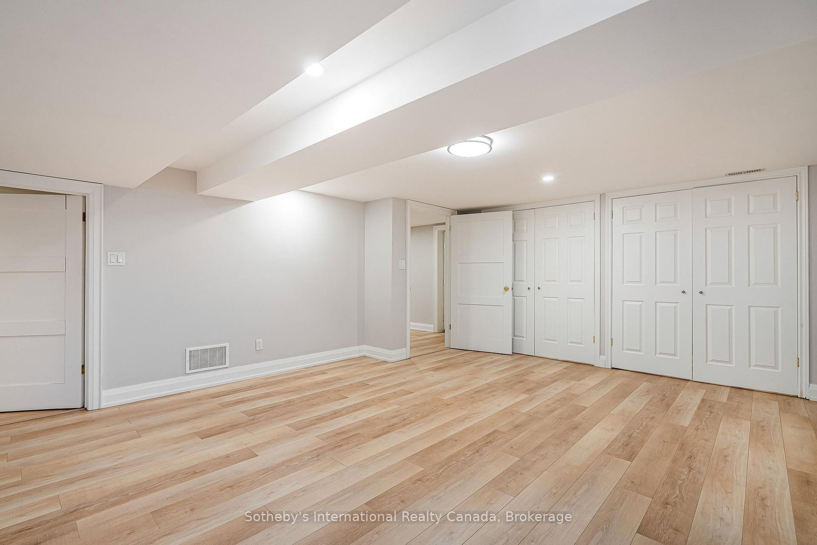 Detached House for sale at 154 Mary Street, Clearview, Ontario, L0M 1G0 - Creemore - MLS: S12879082