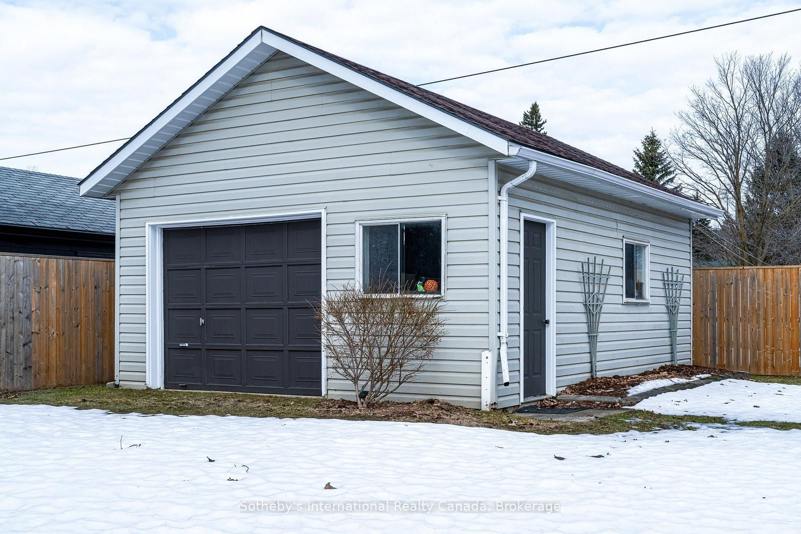 Detached House for sale at 154 Mary Street, Clearview, Ontario, L0M 1G0 - Creemore - MLS: S12879082