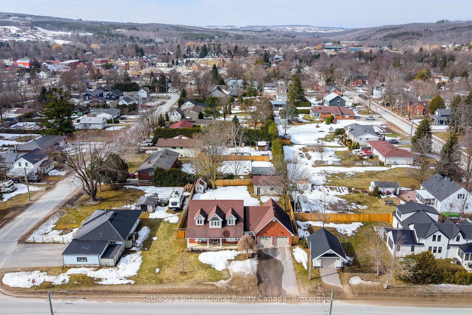 Detached House for sale at 154 Mary Street, Clearview, Ontario, L0M 1G0 - Creemore - MLS: S12879082