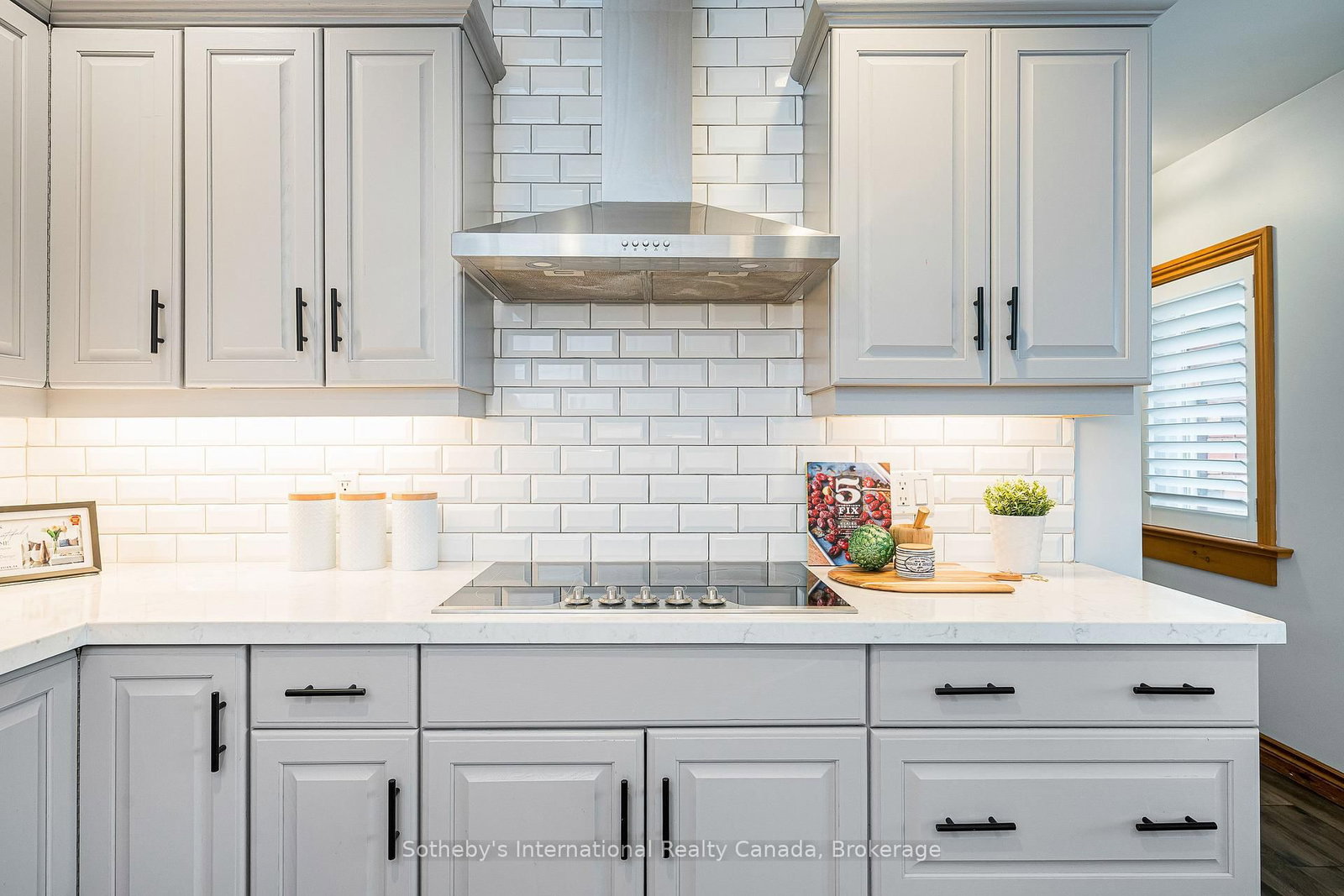 Detached House for sale at 154 Mary Street, Clearview, Ontario, L0M 1G0 - Creemore - MLS: S12879082