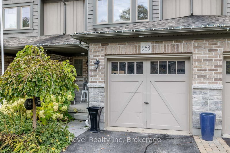 983 Cook Dr, Midland, L4R 0E4 | Image 2