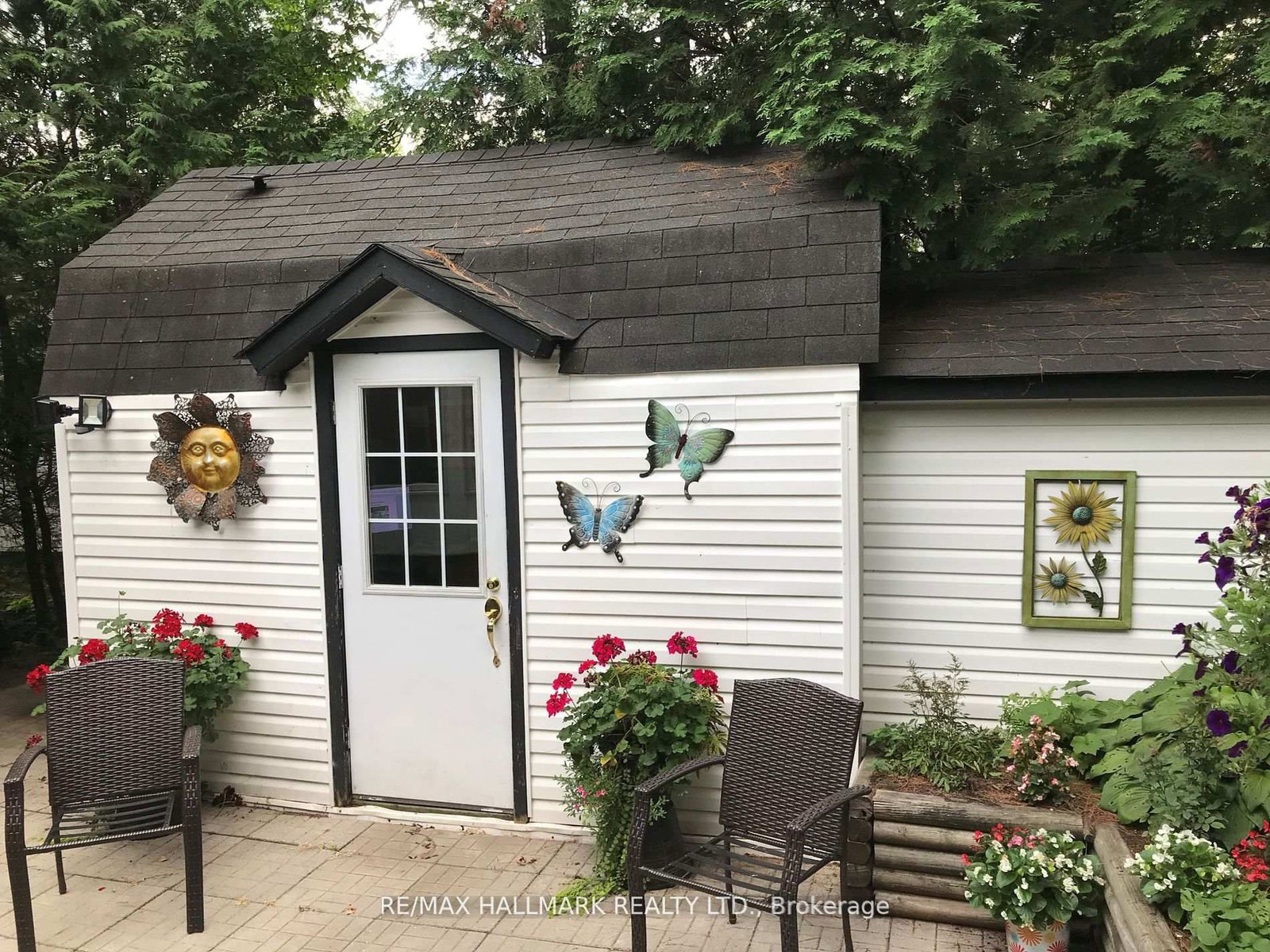 Mobile/Trailer for sale at 6 Prince Charles Avenue, Springwater, Ontario, L0L 1P0 - Rural Springwater - MLS: S12880202