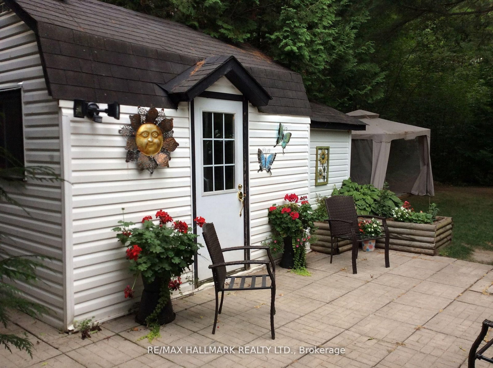 Mobile/Trailer for sale at 6 Prince Charles Avenue, Springwater, Ontario, L0L 1P0 - Rural Springwater - MLS: S12880202