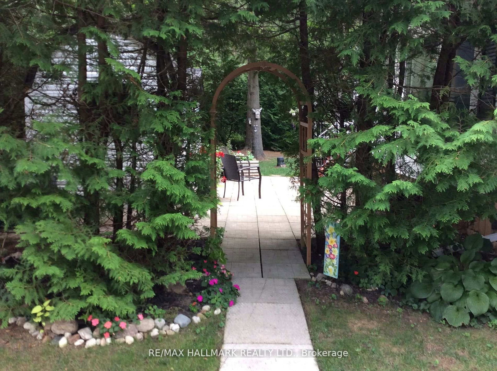 Mobile/Trailer for sale at 6 Prince Charles Avenue, Springwater, Ontario, L0L 1P0 - Rural Springwater - MLS: S12880202