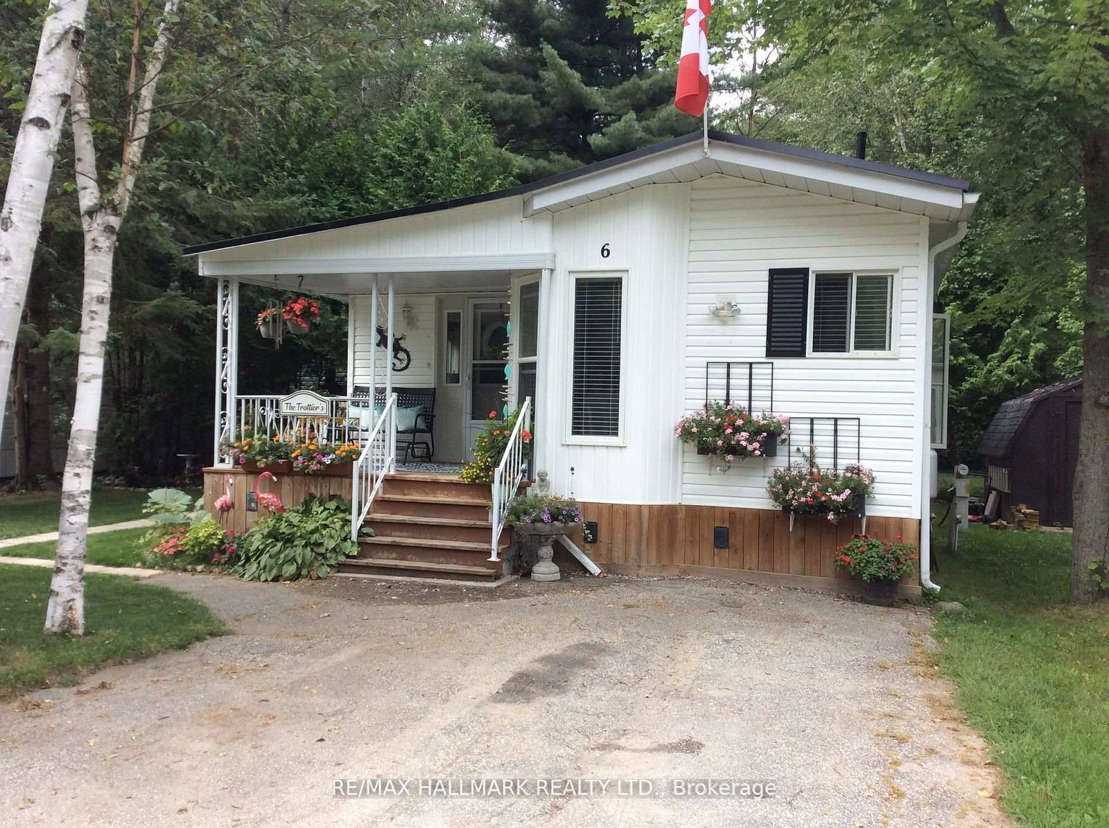 Mobile/Trailer for sale at 6 Prince Charles Avenue, Springwater, Ontario, L0L 1P0 - Rural Springwater - MLS: S12880202