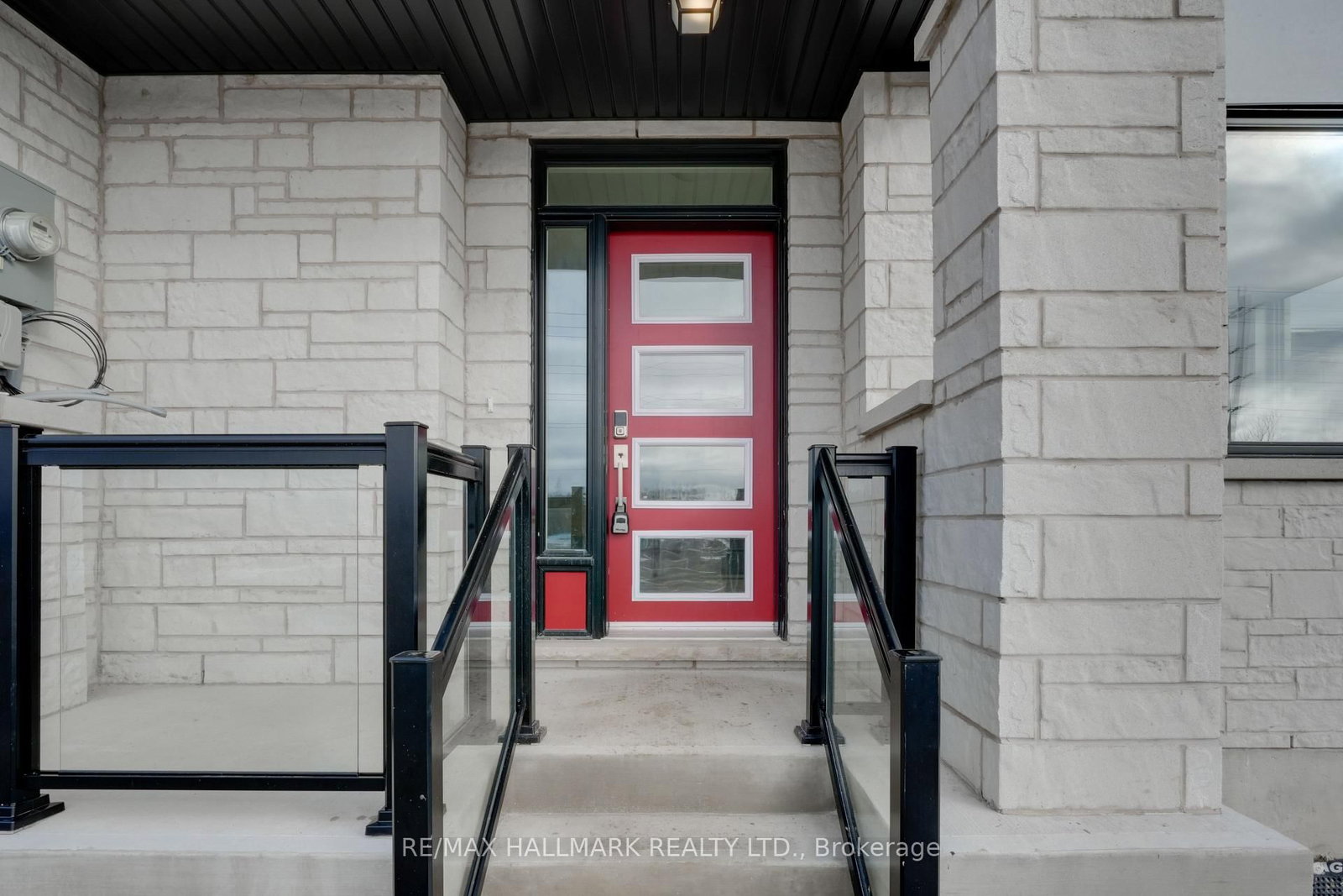Listing Image 4