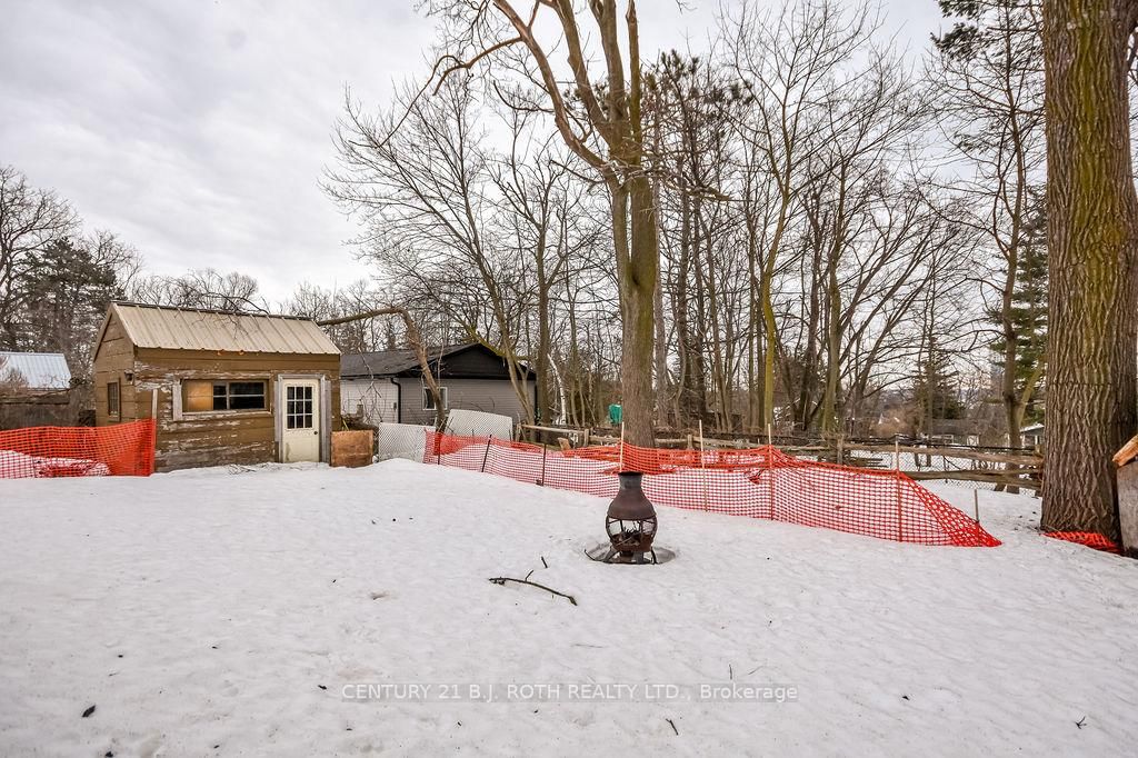 Detached House for sale at 39 Grove Street, Barrie, Ontario, L4N 1M6 - City Centre - MLS: S12881036