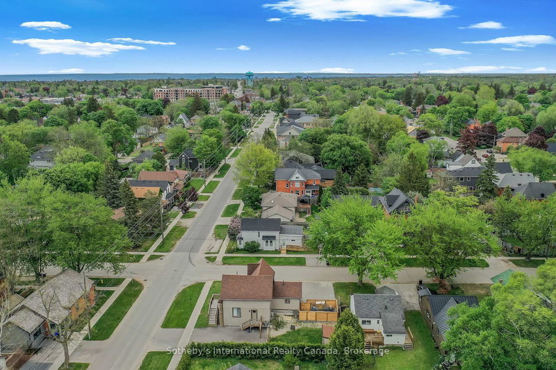 A&B - 218 Fifth St, Collingwood, L9Y 1X6 | Image 2