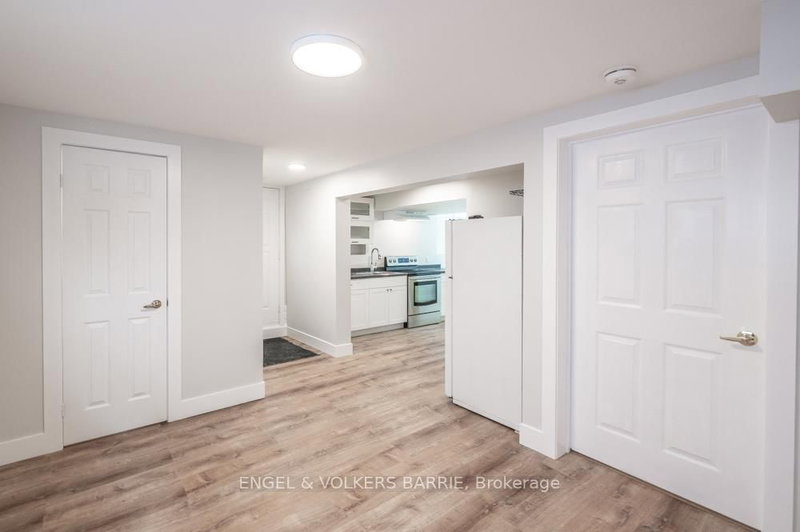 31 Finlay Rd, Barrie, L4N 7T8 | Image 3