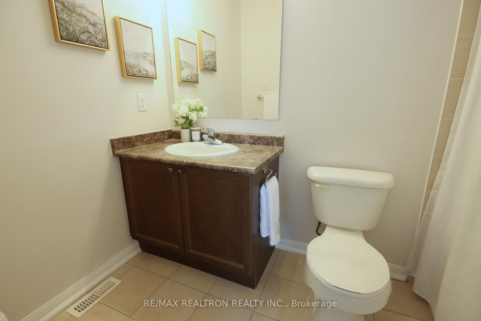 Townhouse for sale at 70 Commonwealth Road, Barrie, Ontario, L4M 0C9 - Innis-Shore - MLS: S12883710