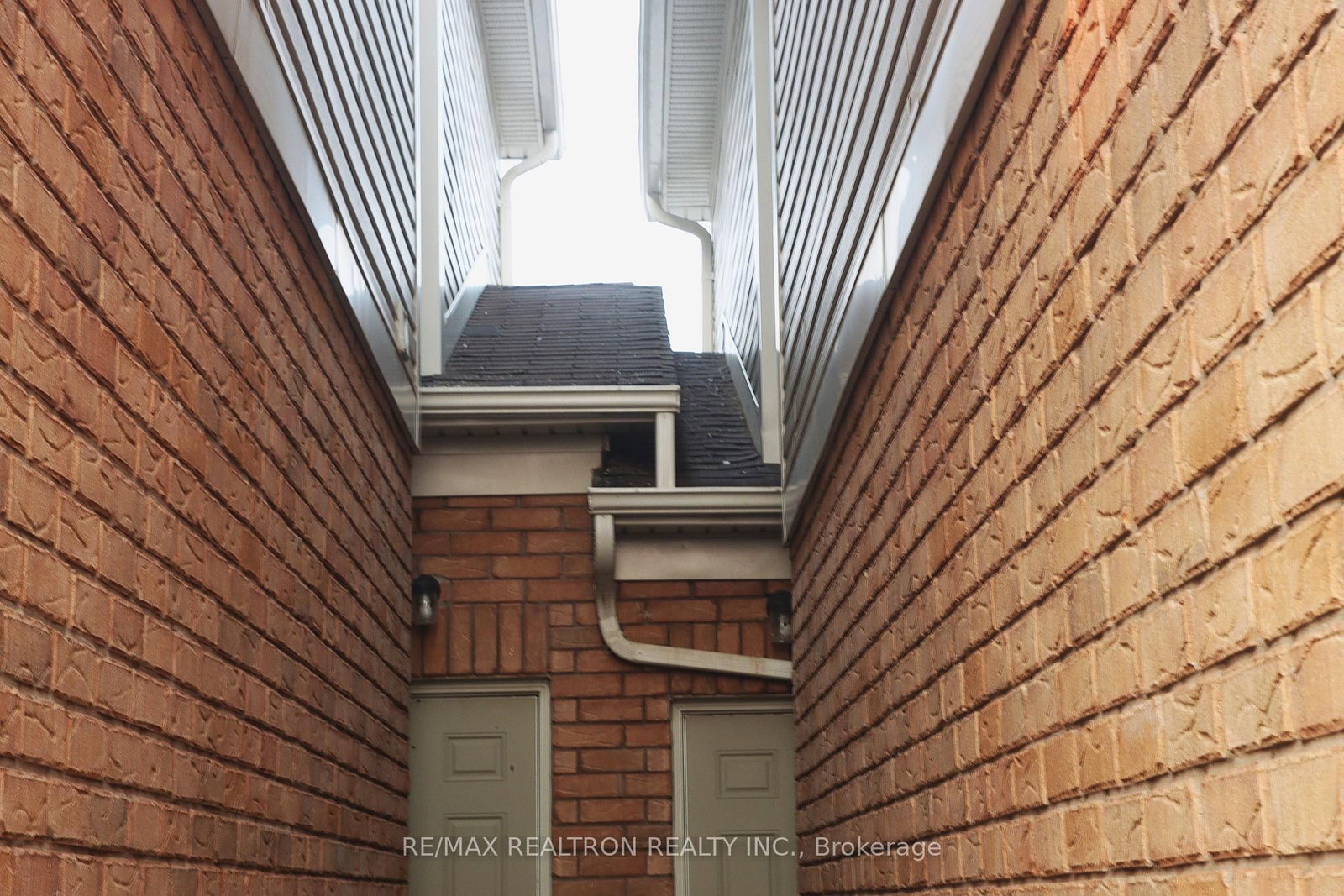 Townhouse for sale at 70 Commonwealth Road, Barrie, Ontario, L4M 0C9 - Innis-Shore - MLS: S12883710