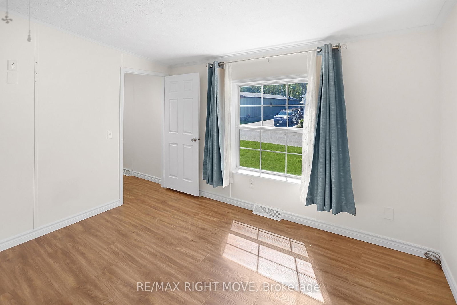 4041 Ash Crescent • Severn, ON photo 12