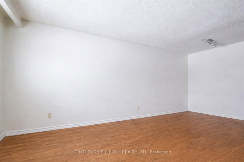 17 Burbank Pl, Barrie, L4M 2S8 | Image 2