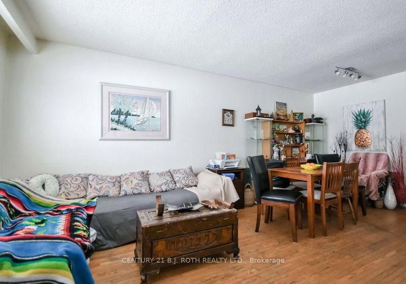 17 Burbank Pl, Barrie, L4M 2S8 | Image 3
