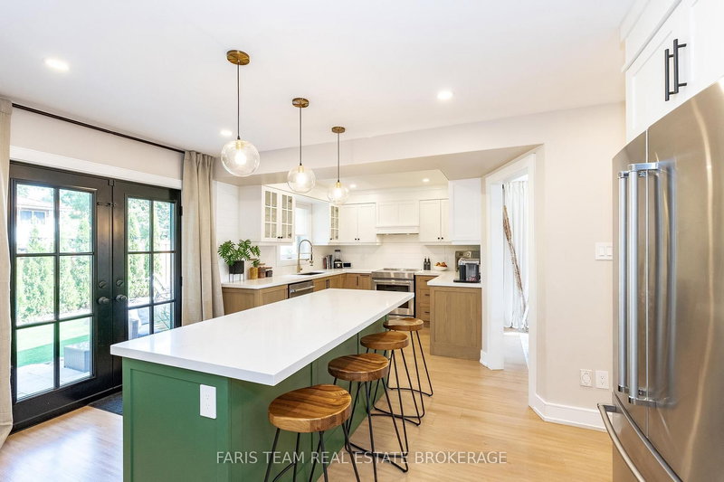 993 Whitney Cres, Midland, L4R 5N3 | Image 3