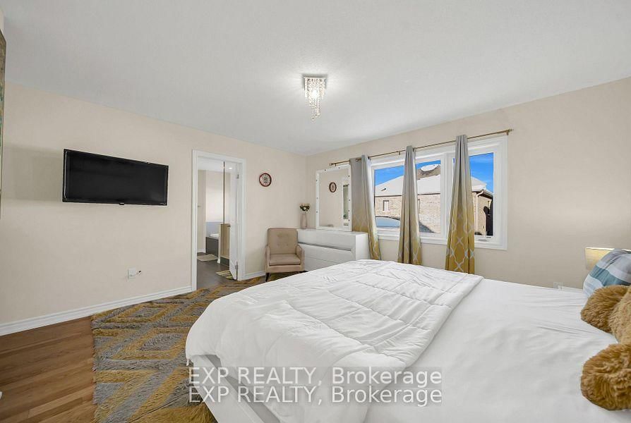 Detached House for sale at 108 Durham Avenue, Barrie, Ontario, L9J 0L8 - Rural Barrie Southeast - MLS: S12891288