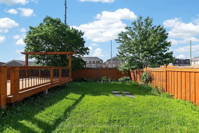 116 Sun King Crescent — more photos