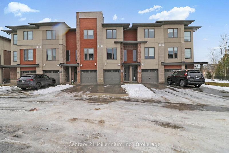 58 Winters Cres, Collingwood, L9Y 5H8 | Image 2