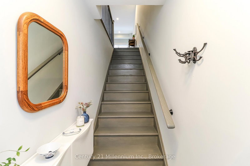 58 Winters Cres, Collingwood, L9Y 5H8 | Image 3