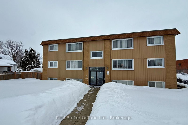 home for lease on 10-316 Peter Street N