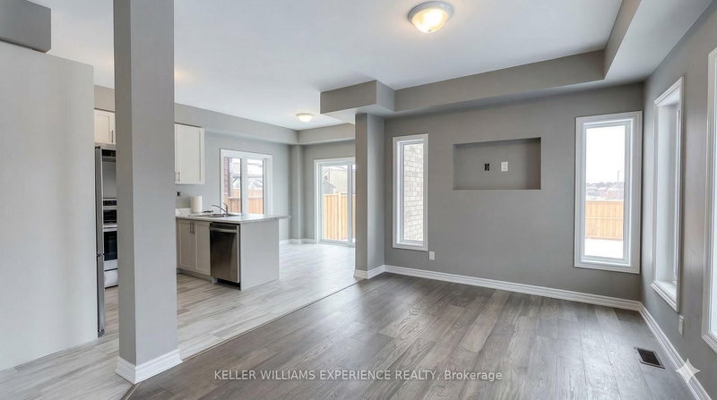 147 Sun King Cres, Barrie, L4M 0E4 | Image 2