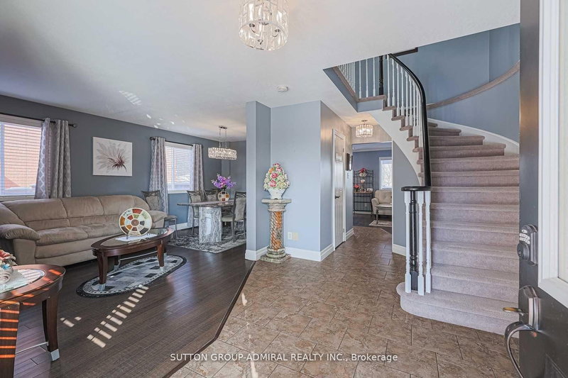 242 Mapleton Ave, Barrie, L4N 5V5 | Image 3