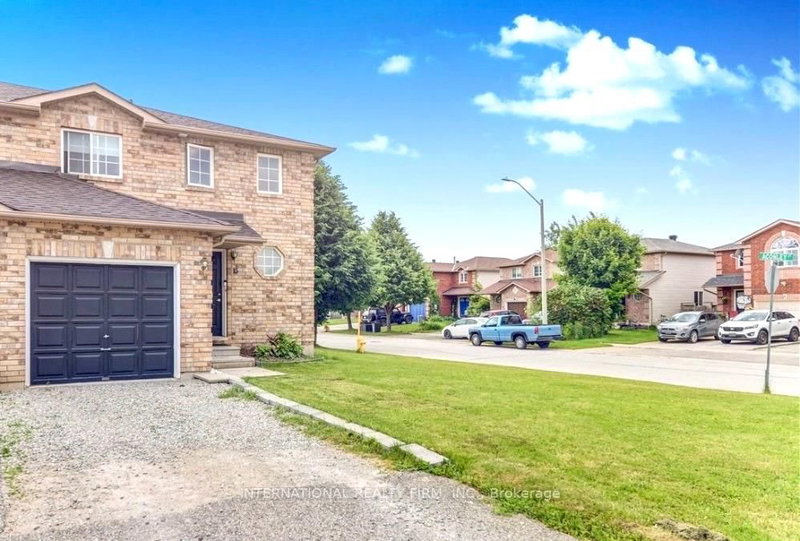 15 Hewitt Pl, Barrie, L4M 7B3 | Image 2