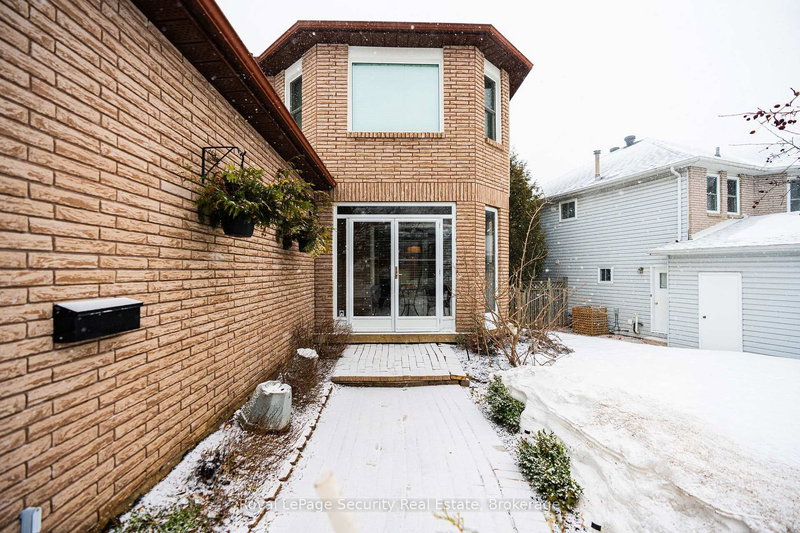 122 Browning Tr, Barrie, L4N 6R3 | Image 2