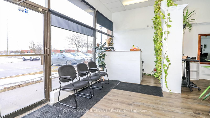 515 - 34 Cedar Pointe Dr, Barrie, L4N 5R7 | Image 2