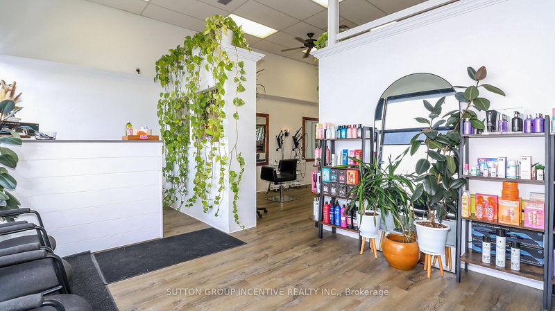 515 - 34 Cedar Pointe Dr, Barrie, L4N 5R7 | Image 3