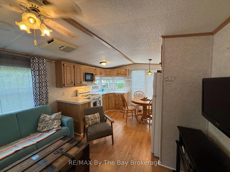 154 - 85 Theme Park Dr, Wasaga Beach, L9Z 1X7 | Image 3