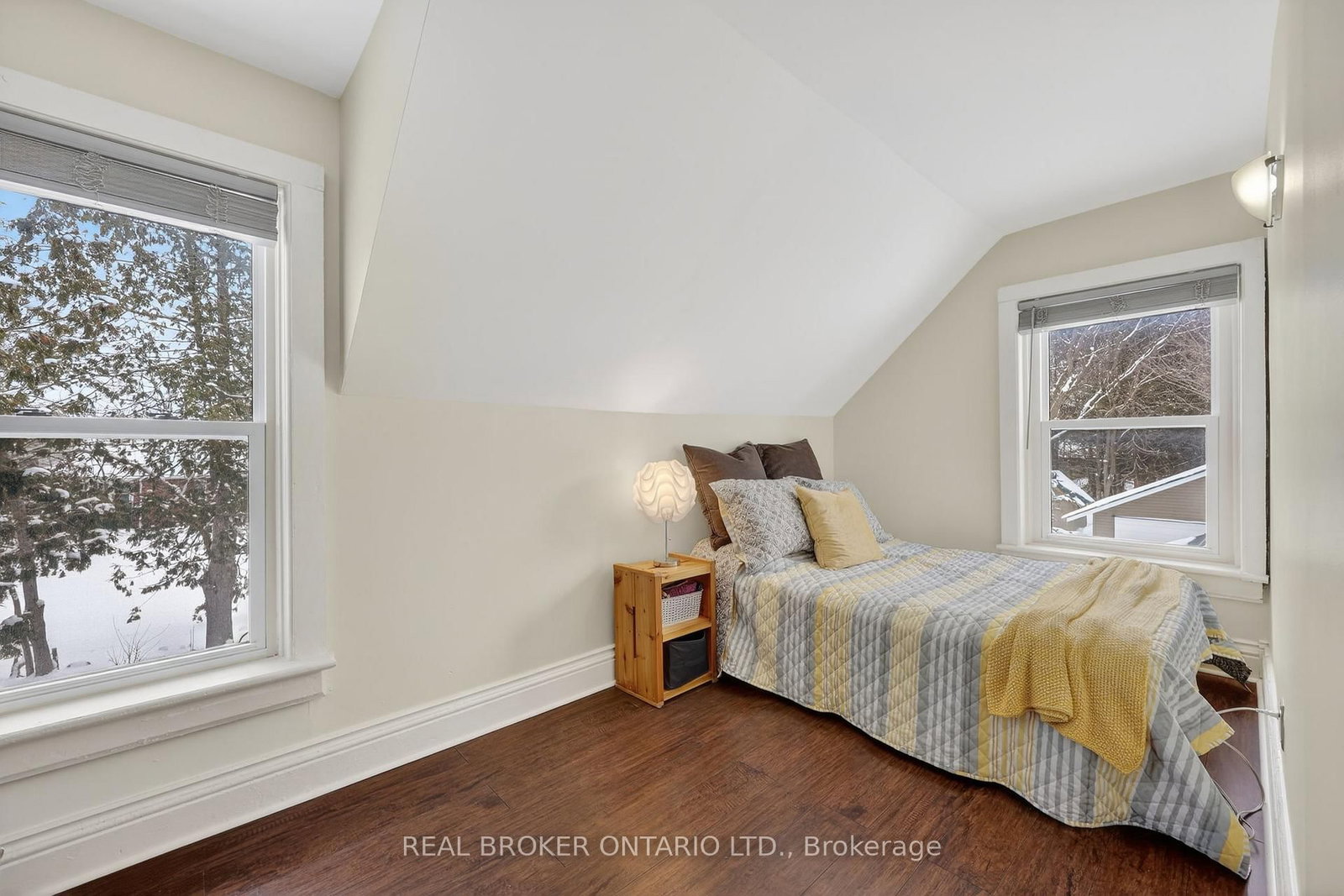 Listing Image 12