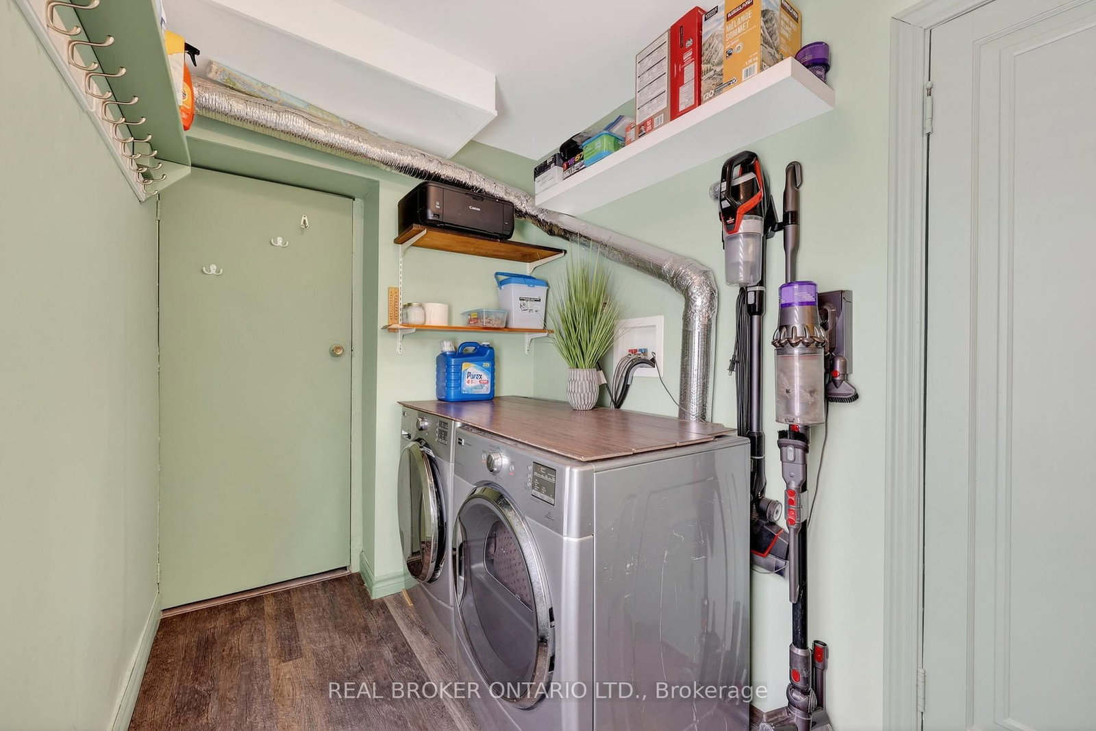 Listing Image 9